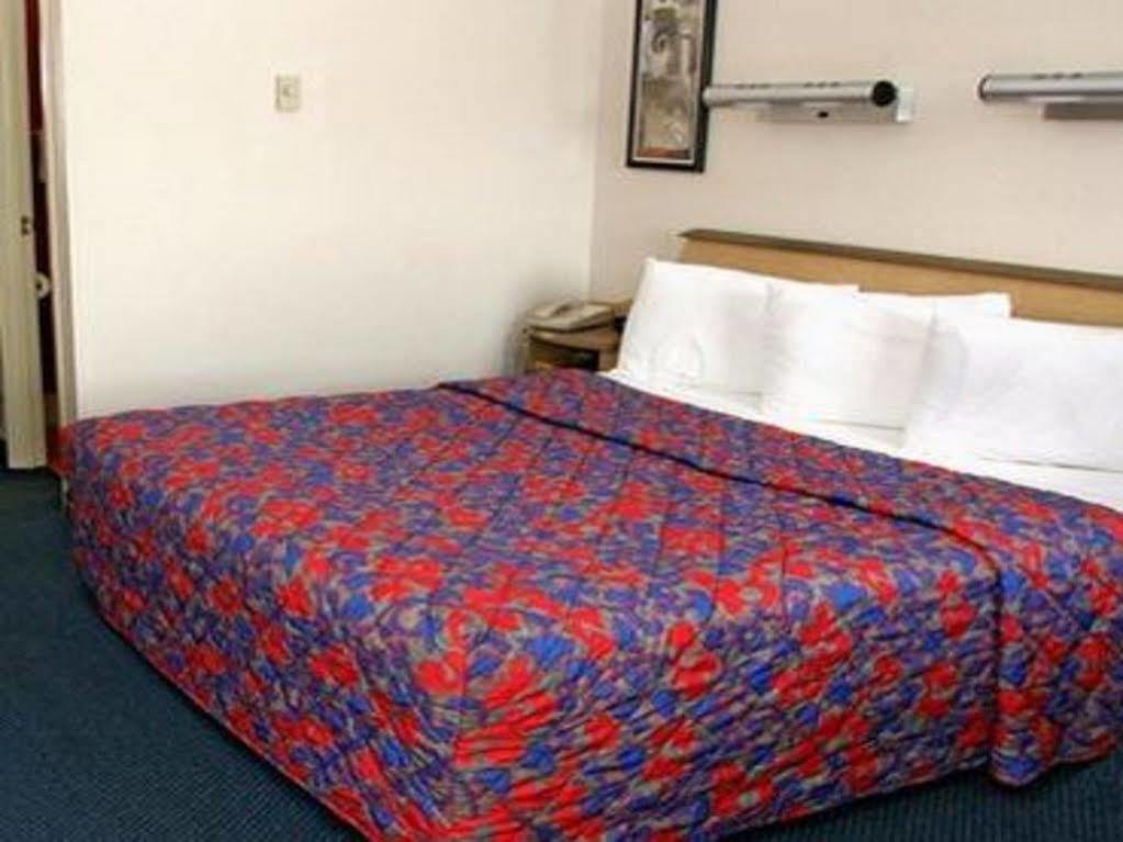 Red Roof Inn Mt Laurel Маунт-Лорел Екстер'єр фото